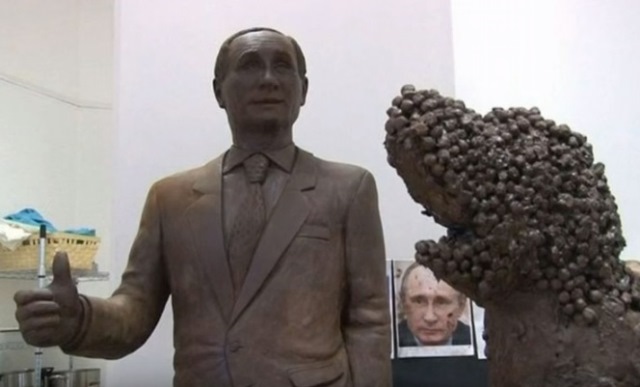 Chocolate Statue of Vladimir Putin - VIDEO